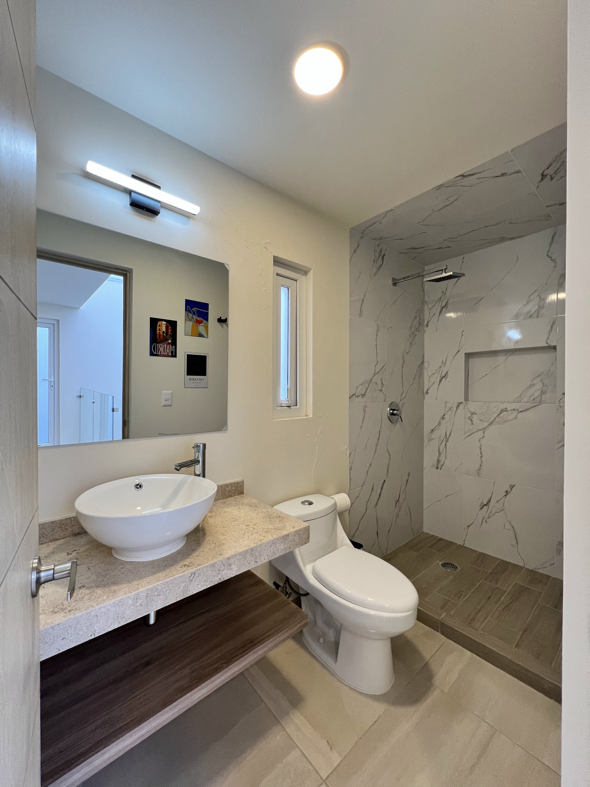 17 de 17: BAÑO COMPLETO EN TERCER NIVEL