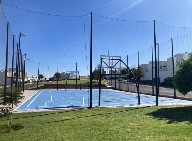8 de 8: Canchas de Basquetbol fuera del condominio