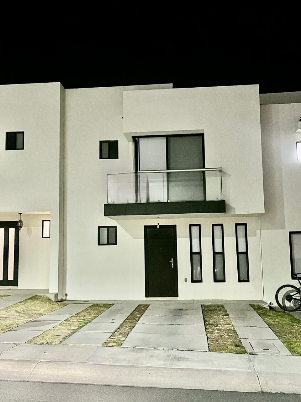 2 de 8: Fachada Exterior