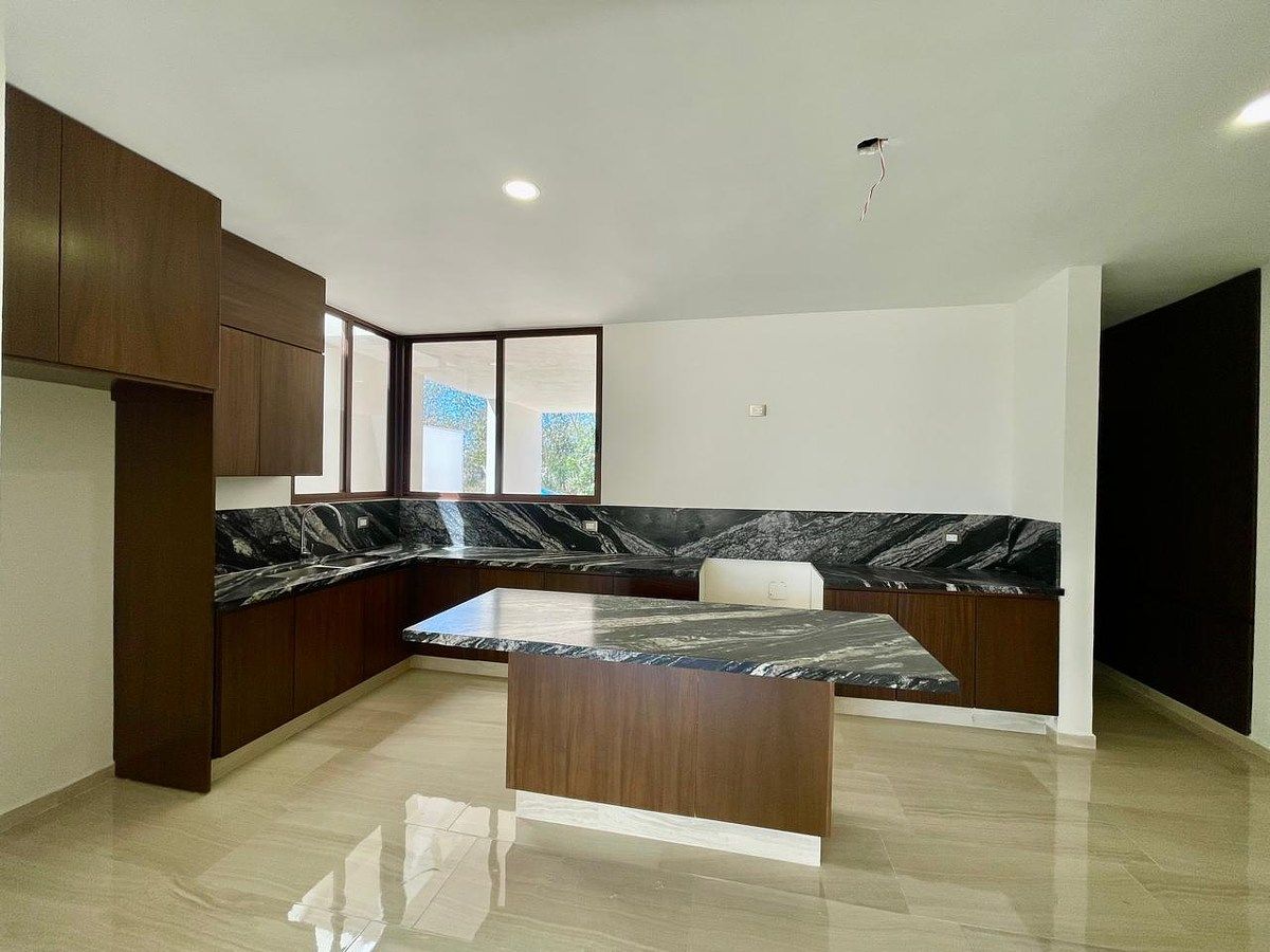 7 de 24: Cocina con isla