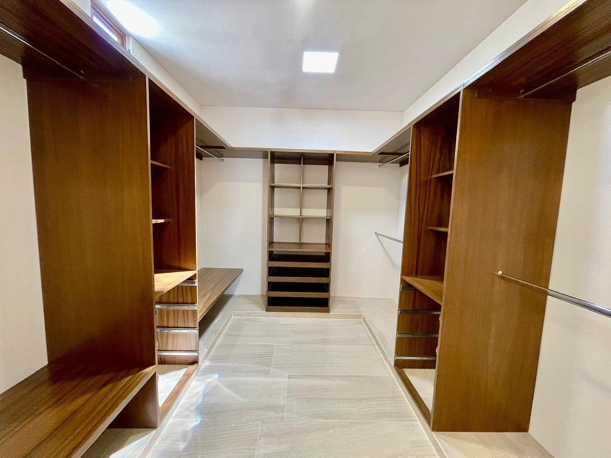 14 de 24: Closet recámara principal