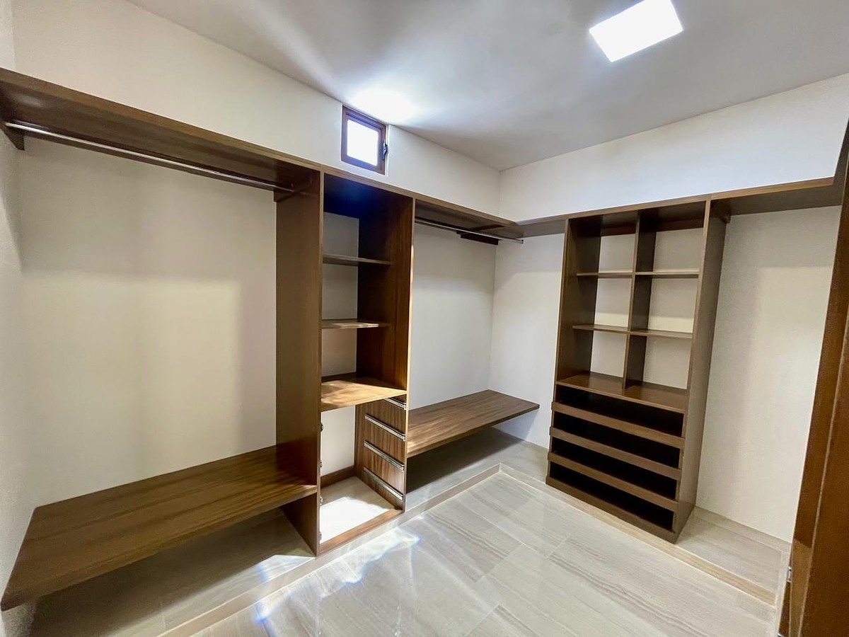 15 de 24: Closet recámara principal