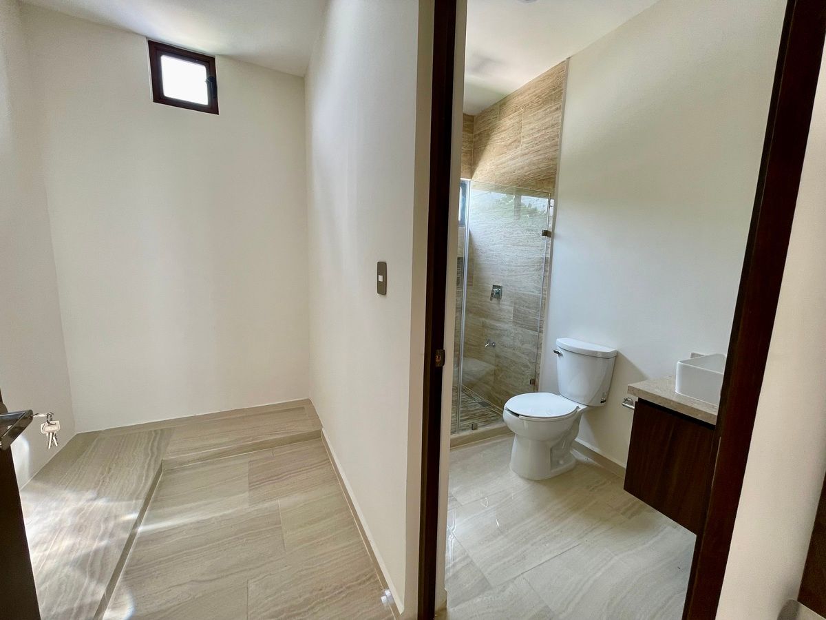 21 de 24: closet y baño recamara secundaria 1