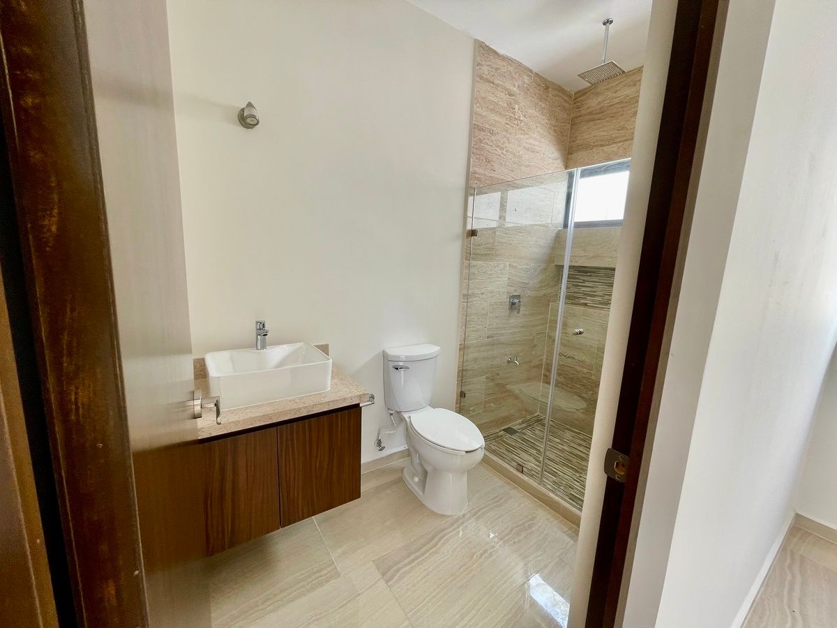 23 de 24: baño recamara secundara 2