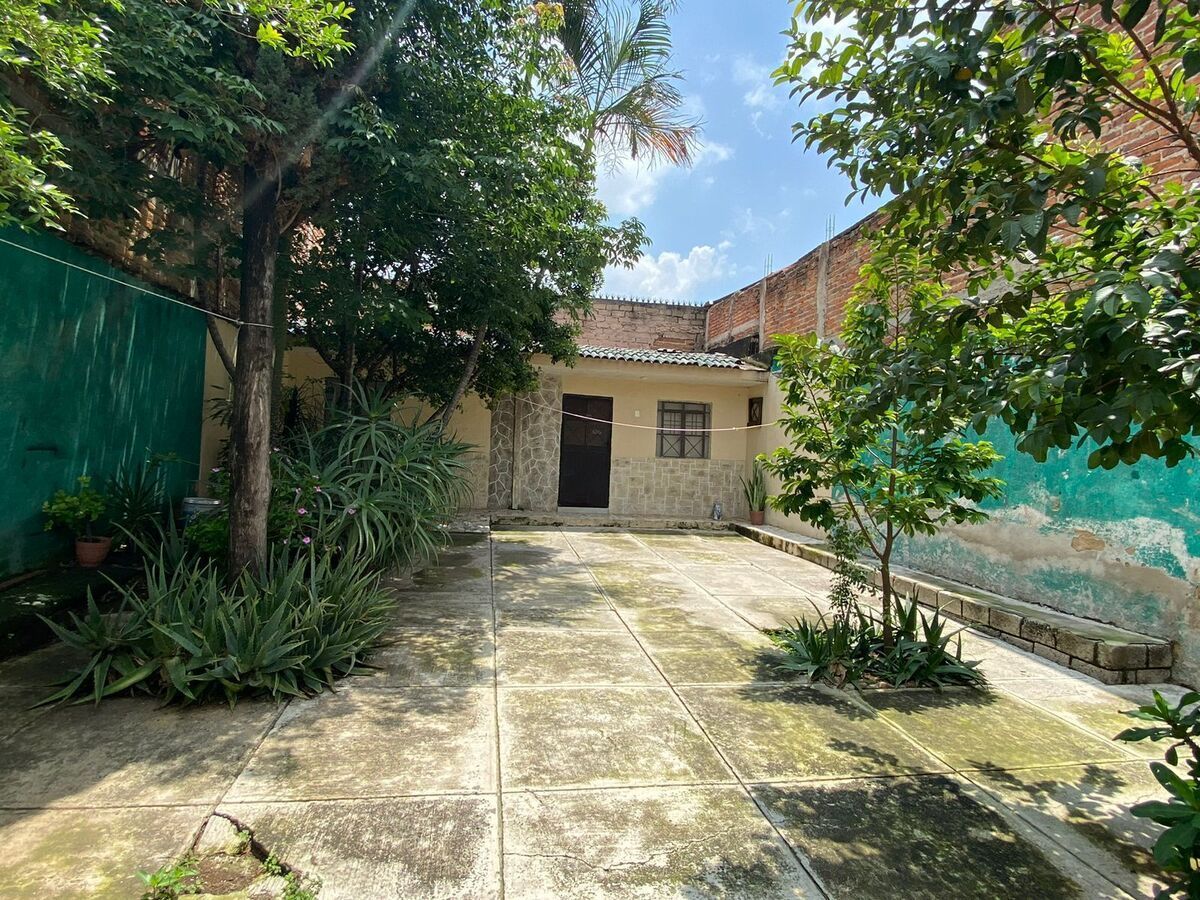 2 of 24: PATIO INTERIOR
