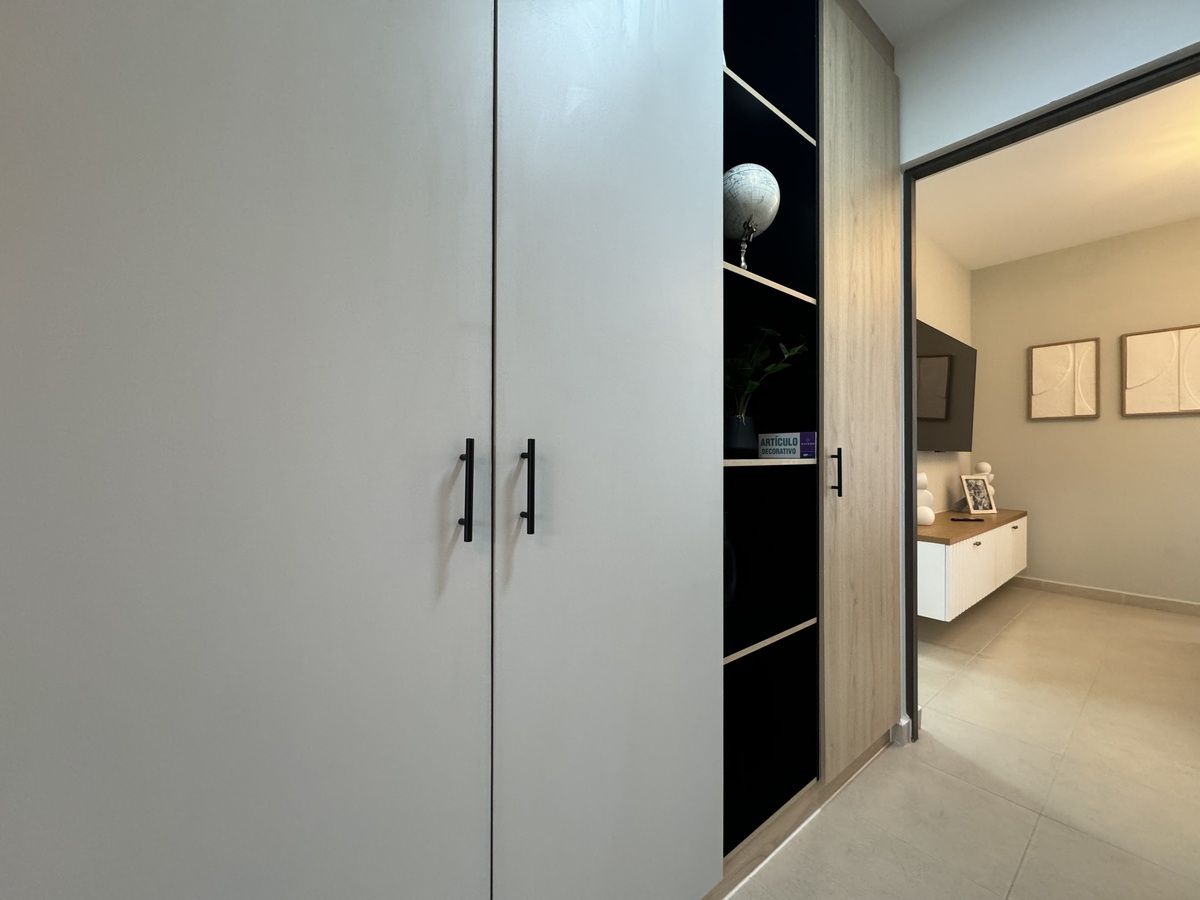 16 de 27: Opcional closet de blancos