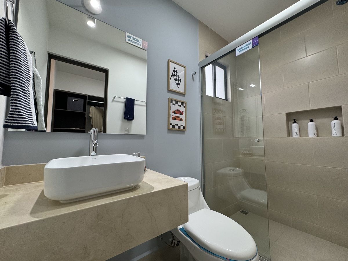 27 de 27: Baño privado