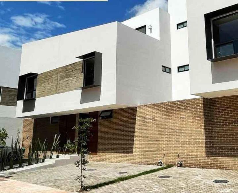1 of 22: Fachada