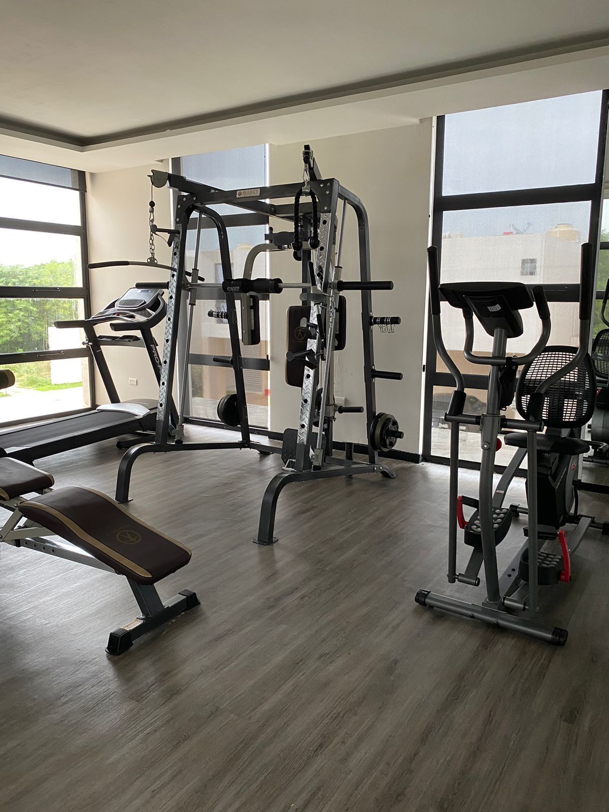 12 of 13: Gimnasio