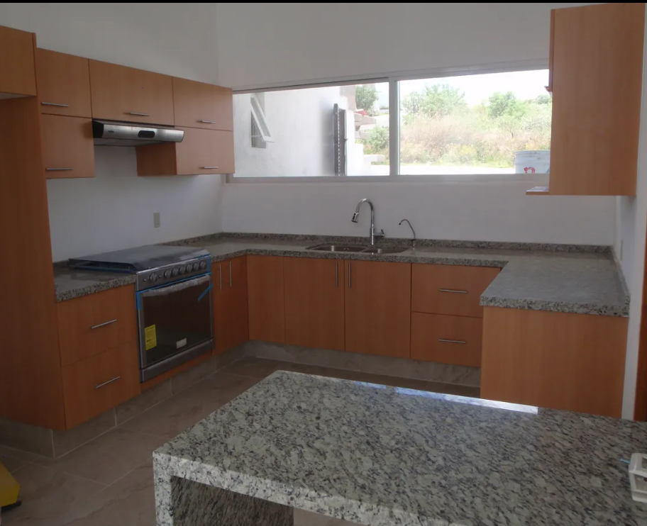 4 de 8: Cocina equipada