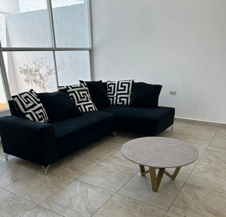 2 de 8: Espacio amplio de Sala