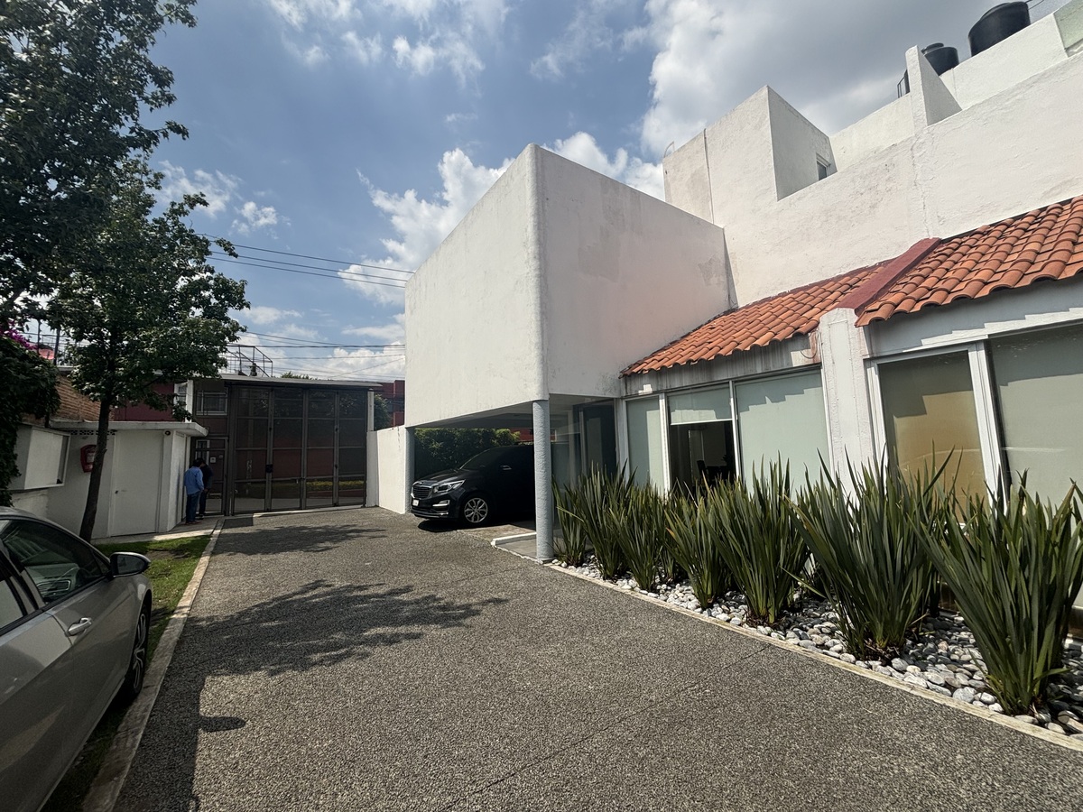 1 of 32: Vista del condominio
