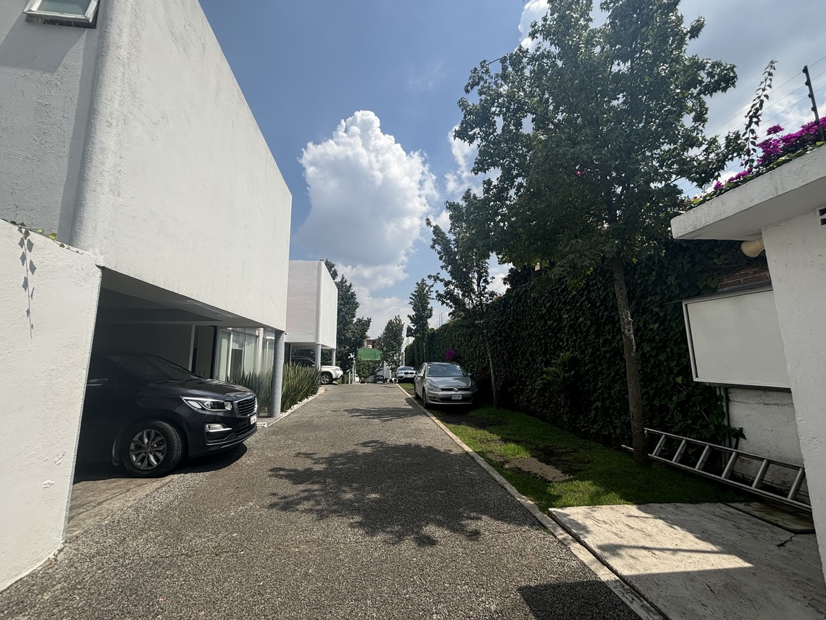 2 of 32: Vista del condominio