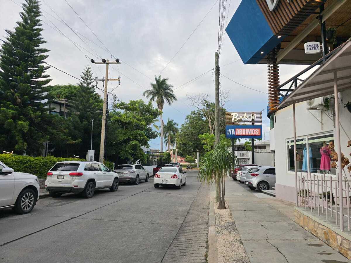 7 de 24: VISTA A CALLE 1A NORTE HACIA LA ROTONDA