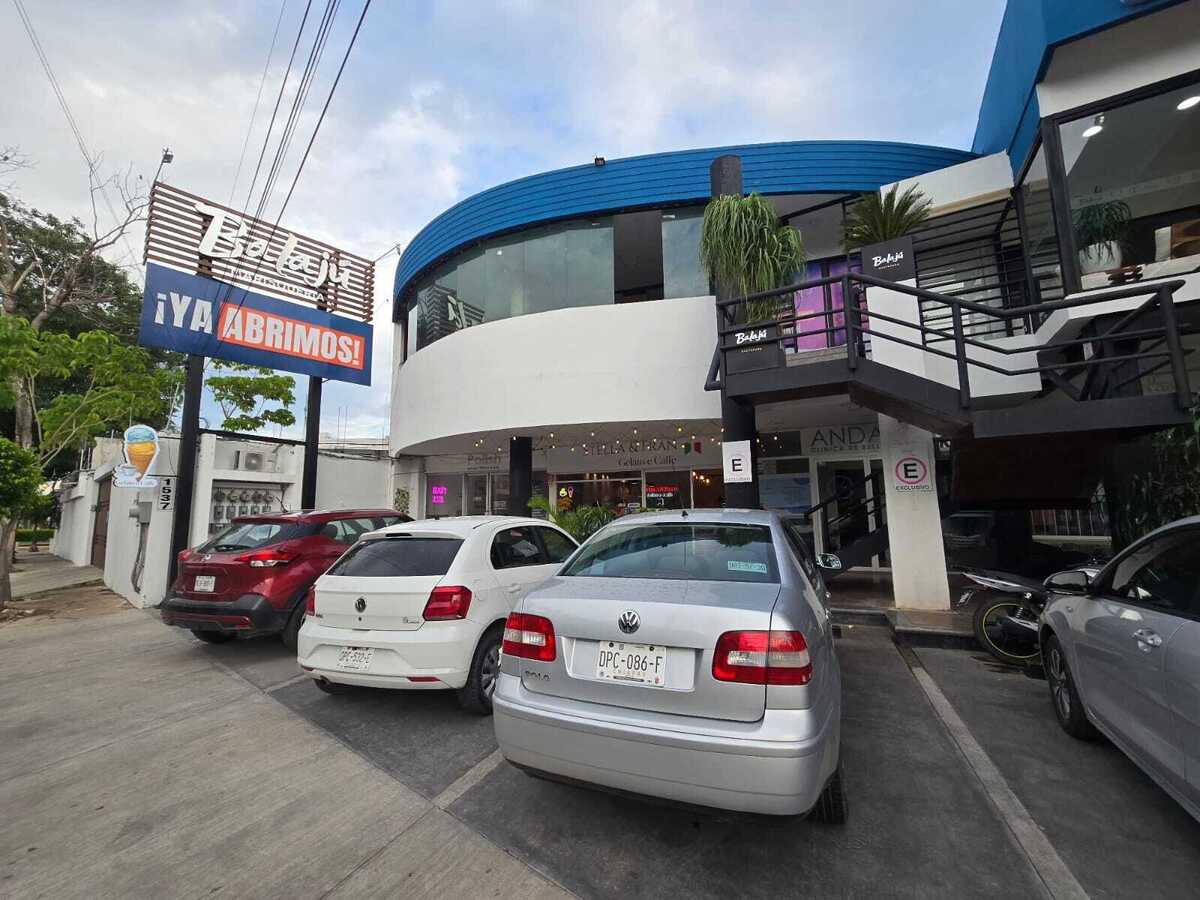 22 de 24: ESTACIONAMIENTO