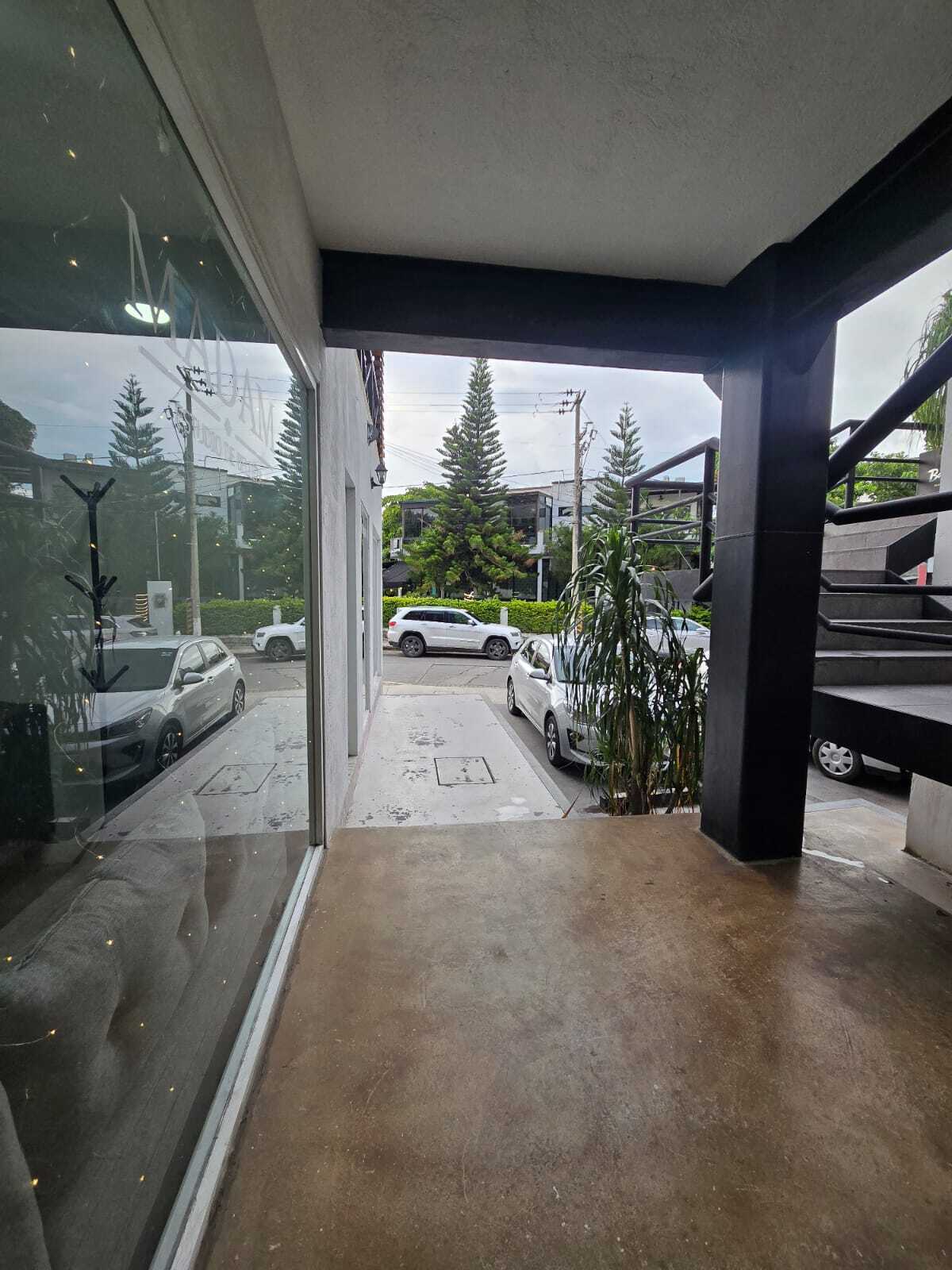 9 de 24: VISTA AL ESTACIONAMIENTO