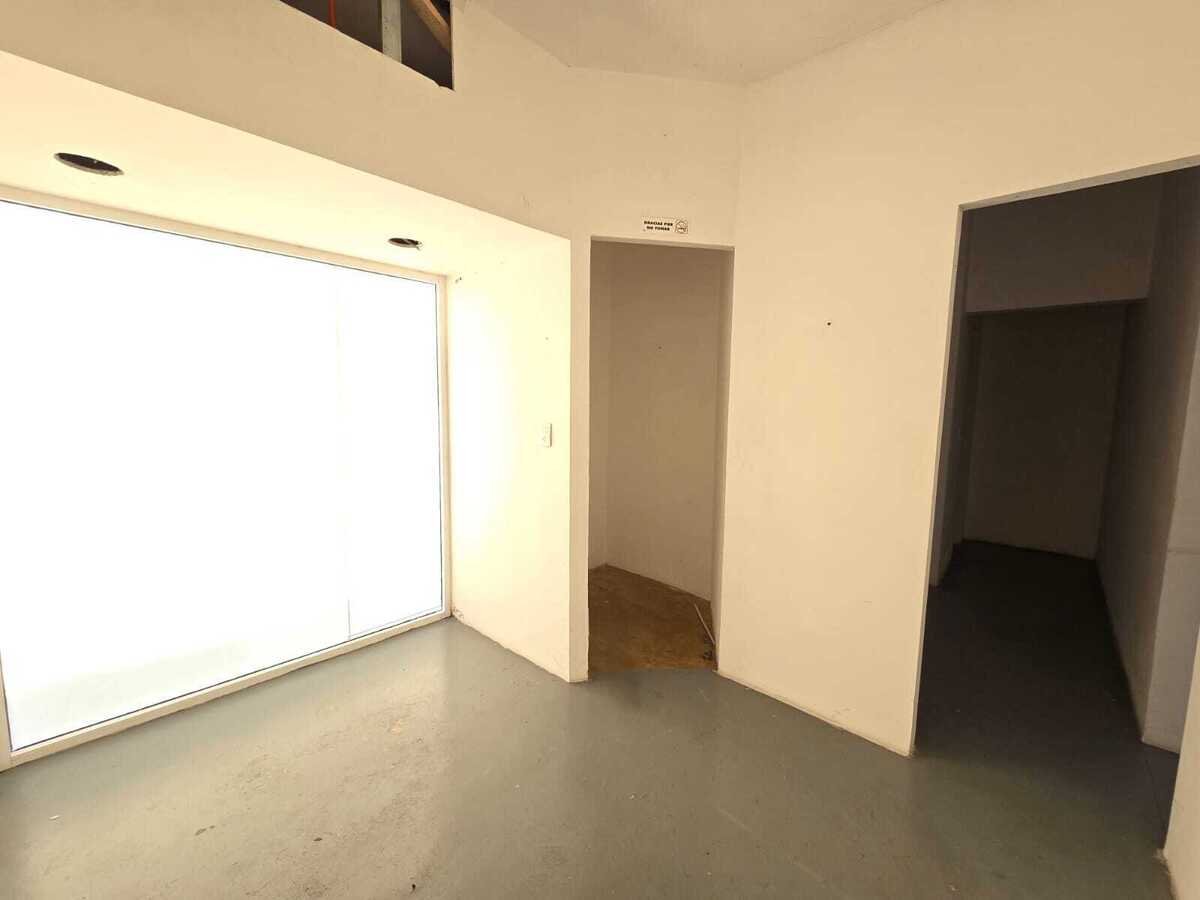 16 de 24: CUBICULO, EL VENTANAL QUE SE VE PUEDE ABRIRSE COMO ACCESO 2