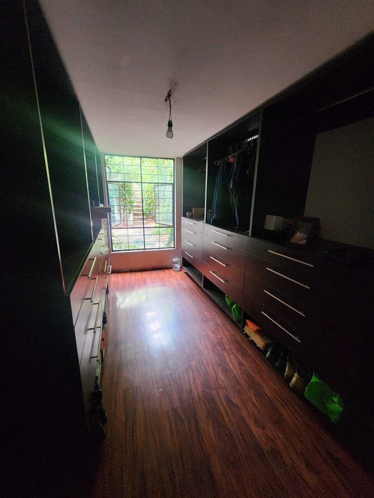 10 de 14: Closet Vestidor rec 1