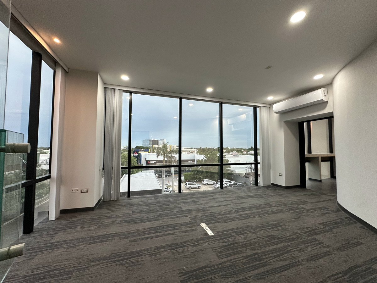 3 de 19: sala de juntas con barra para cafe