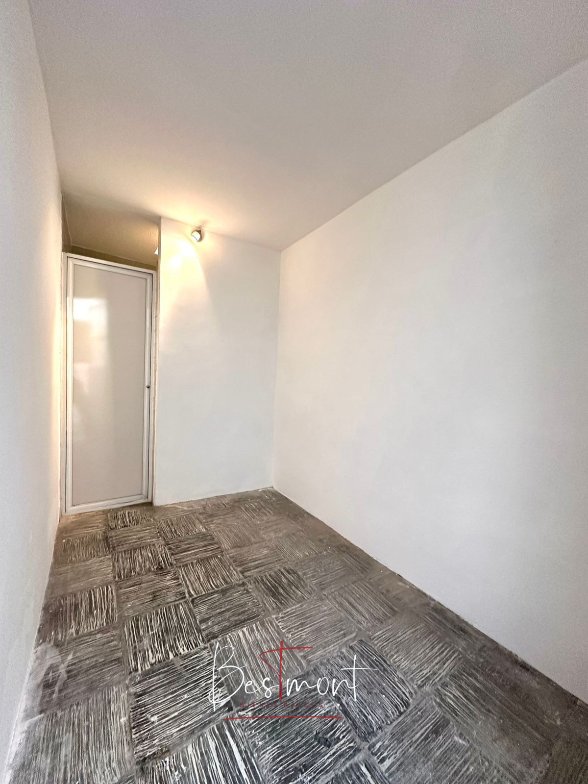 22 of 28: Cuarto de servicio