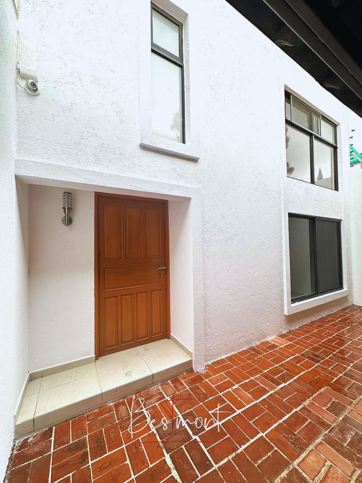 2 of 28: Entrada principal