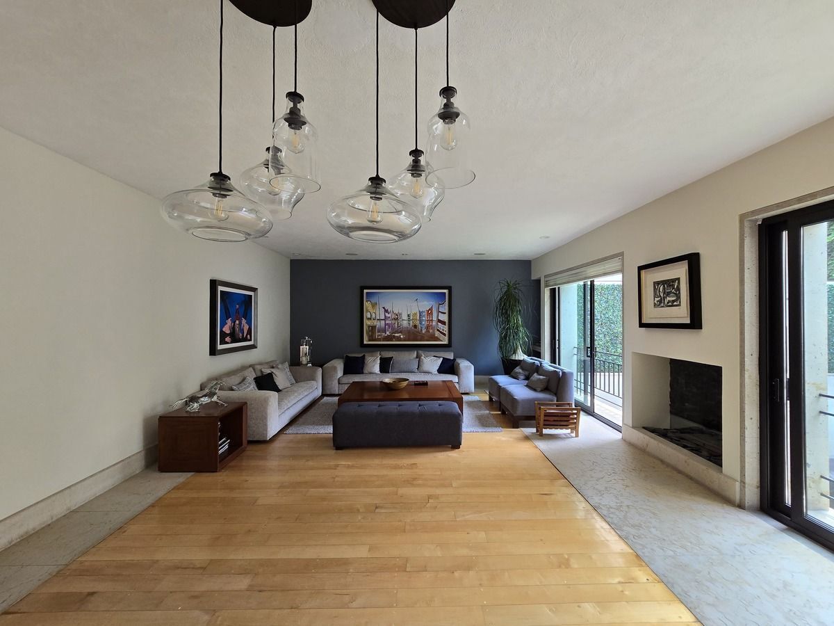 5 of 19: Area social