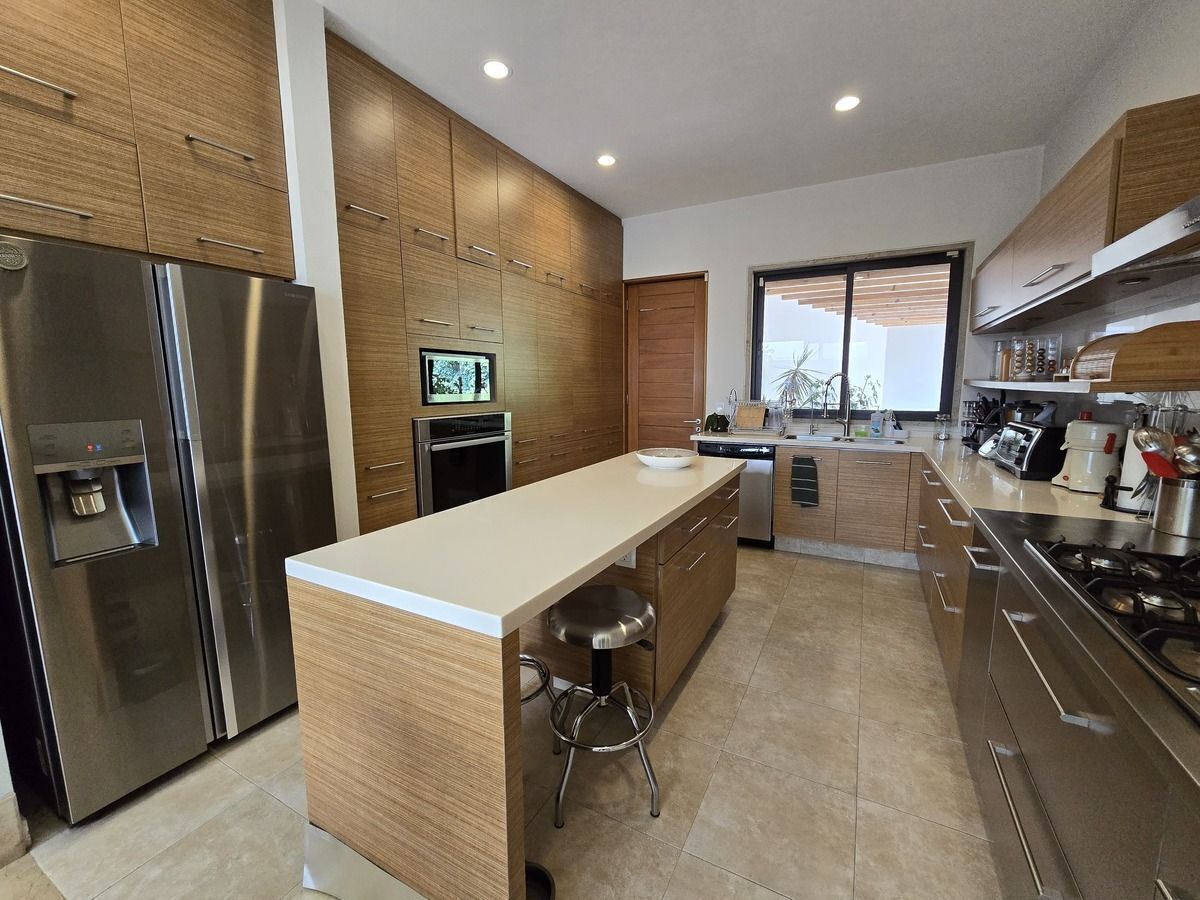 8 of 19: Cocina integral equipada