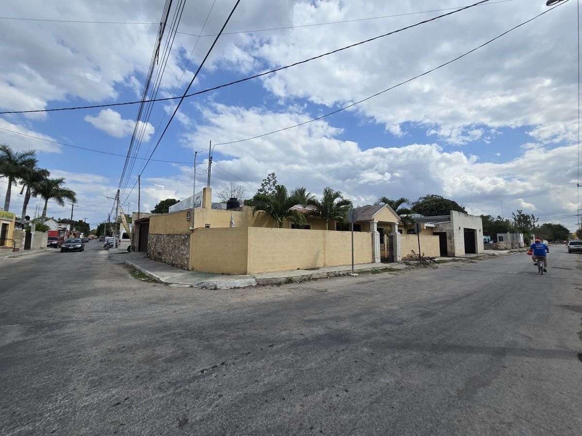CASA SEMIAMUEBLADA EN ESQUINA DE UNA PLANTA EN RENTA EN EL CENTRO