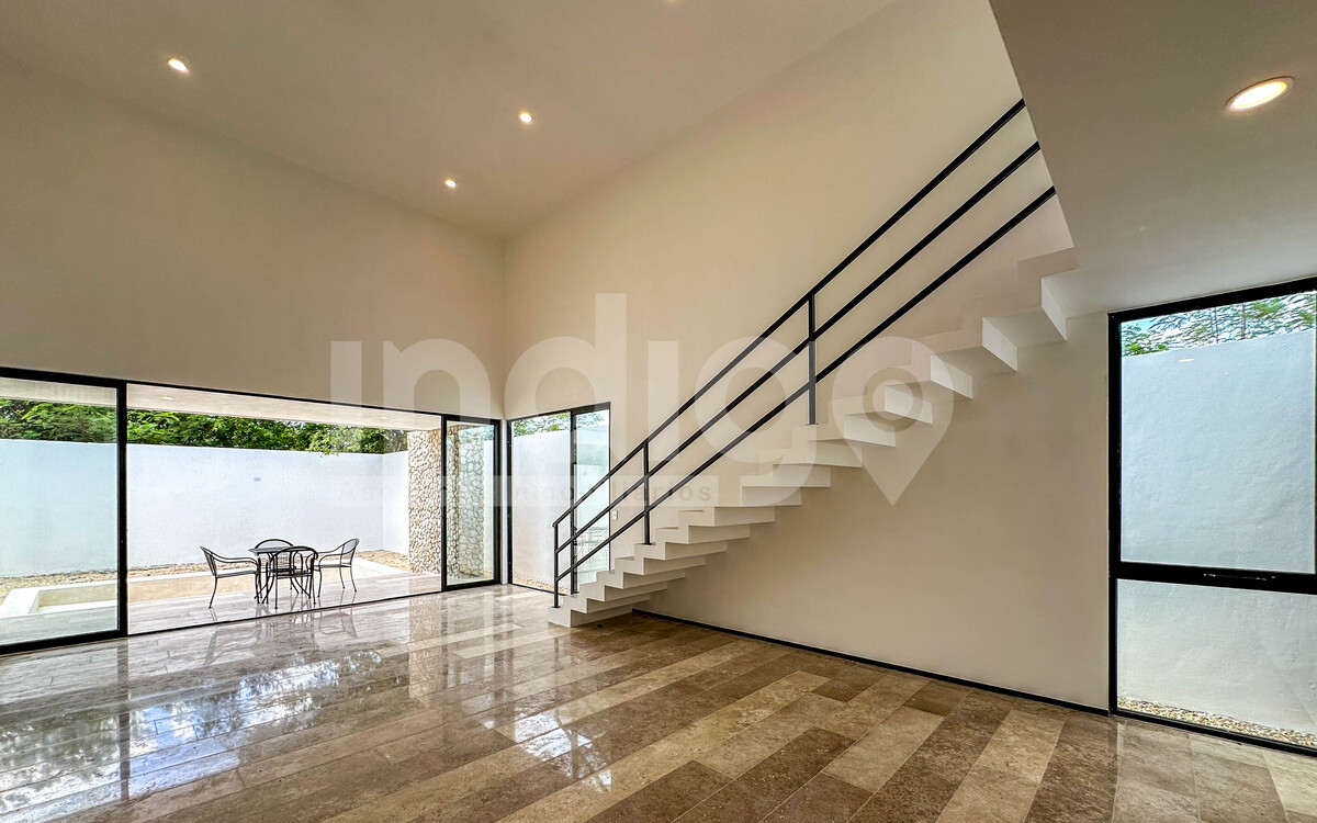 4 de 48: Sala / Comedor Corridos con Techos a Doble Altura