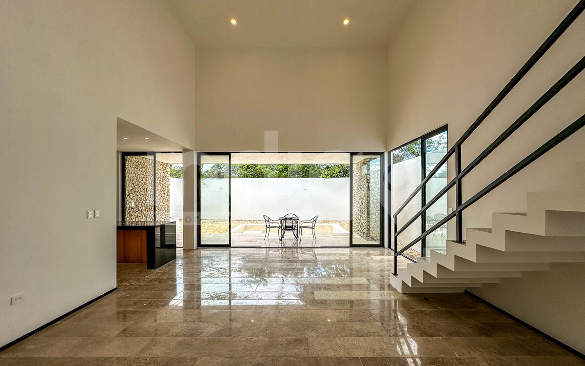 5 de 48: Sala / Comedor Corridos con Techos a Doble Altura