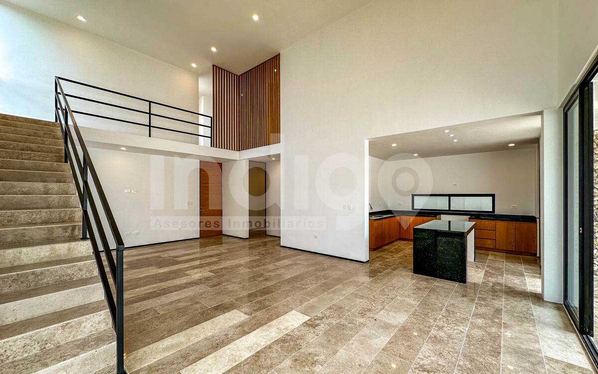 8 de 48: Sala / Comedor Corridos con Techos a Doble Altura