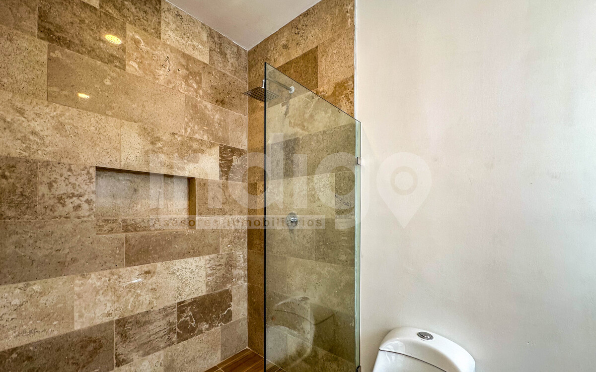 40 de 48: Baño Recámara Secundaria 2