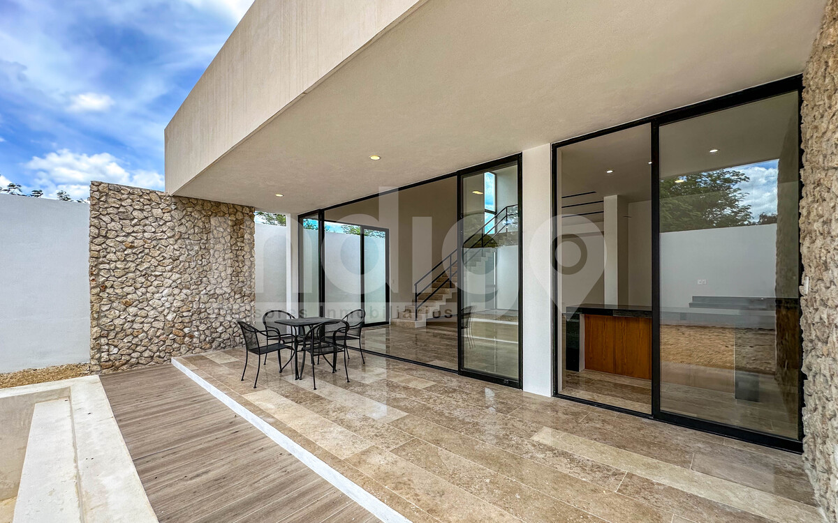 41 de 48: Terraza Posterior Techada