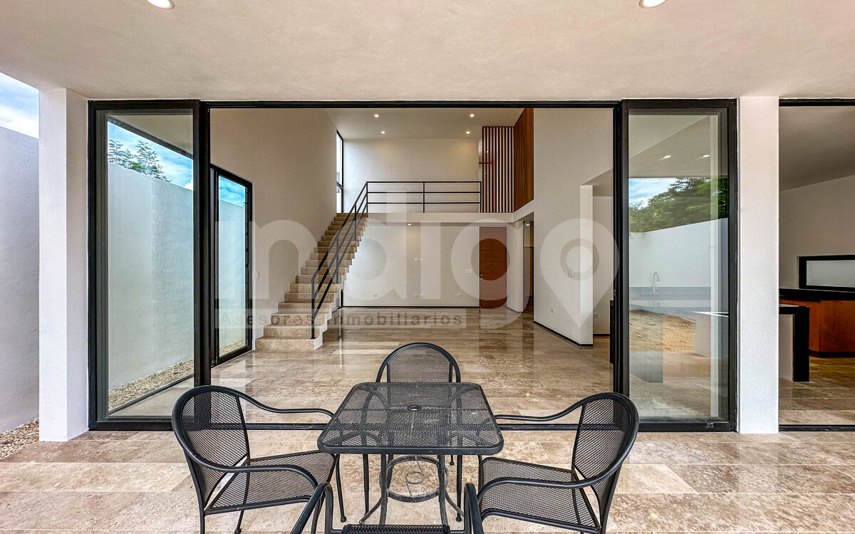 42 de 48: Terraza Posterior Techada