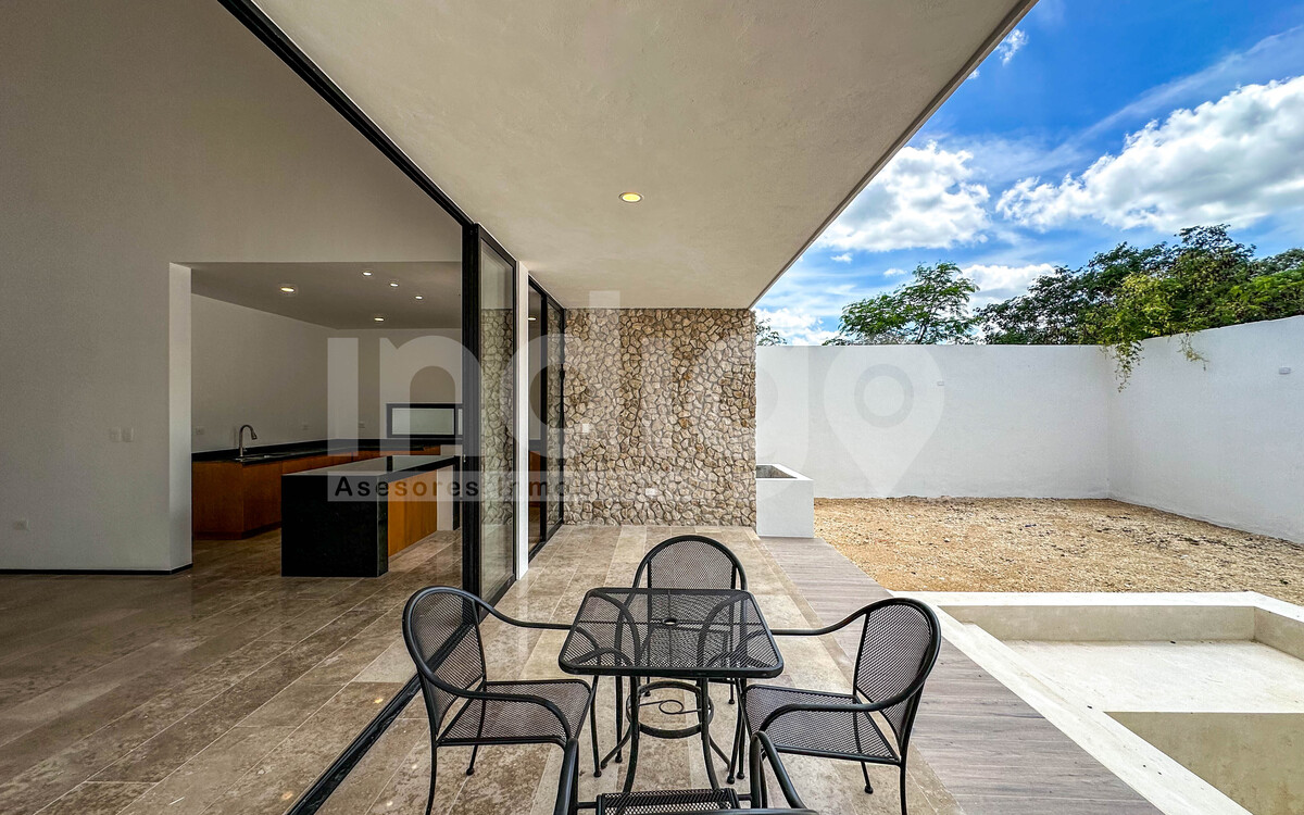 43 de 48: Terraza Posterior Techada