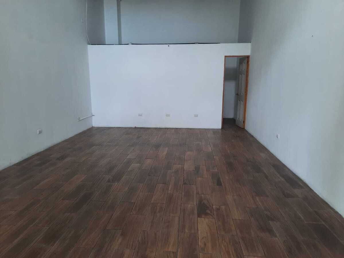 Local de doble altura en k 19.5 CAES Plaza Novita