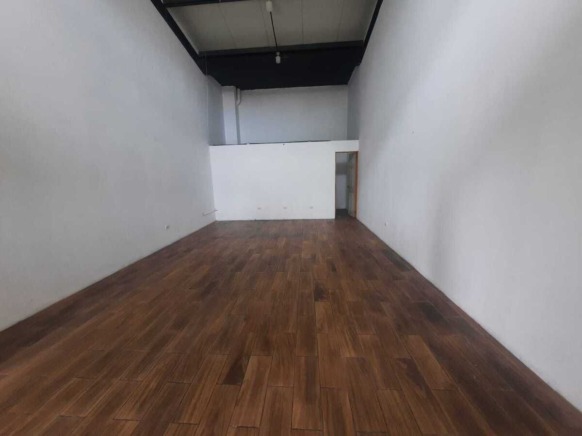 Local de doble altura en k 19.5 CAES Plaza Novita