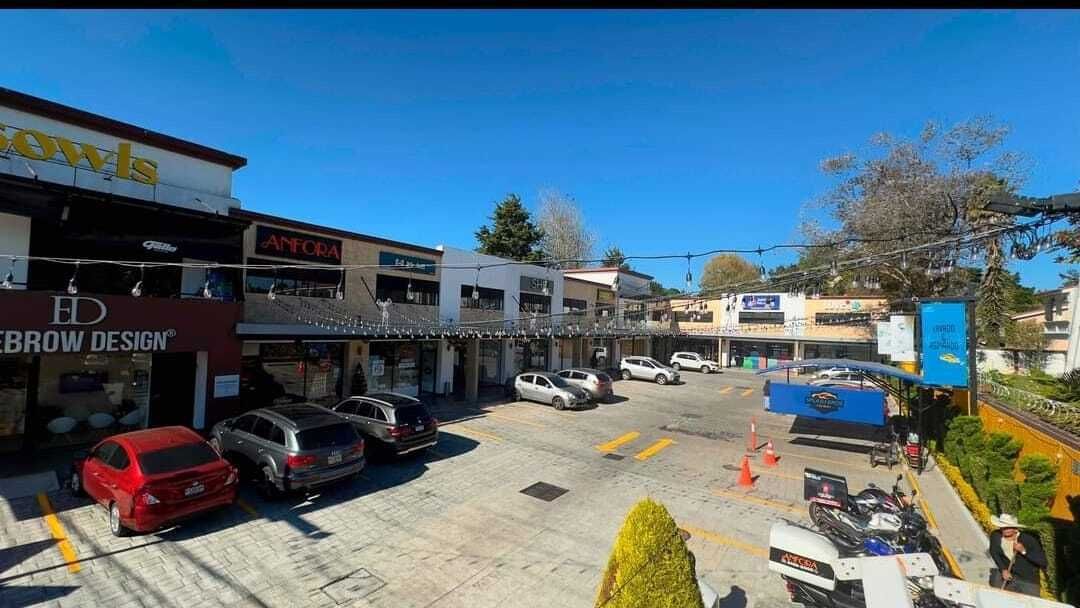 Local de doble altura en k 19.5 CAES Plaza Novita