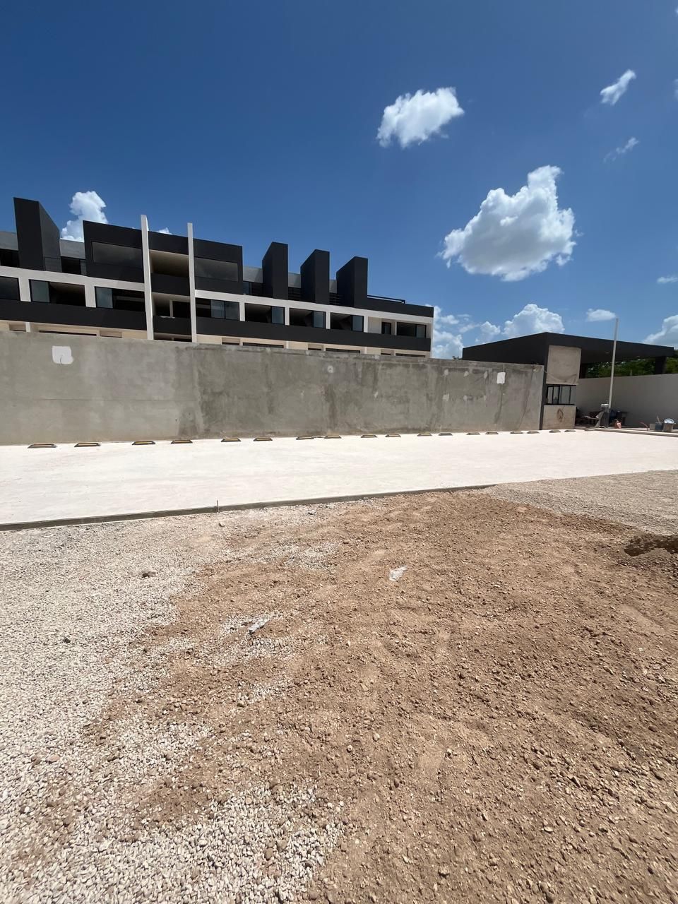 3 de 17: Espacio amplio de fachada