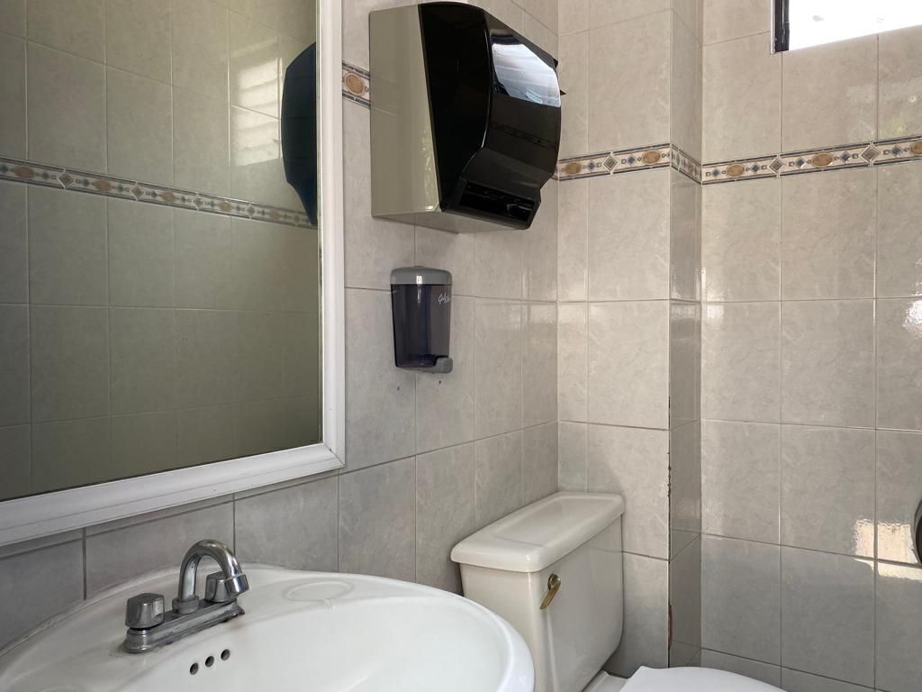 9 de 12: Baños para hombres y mujeres