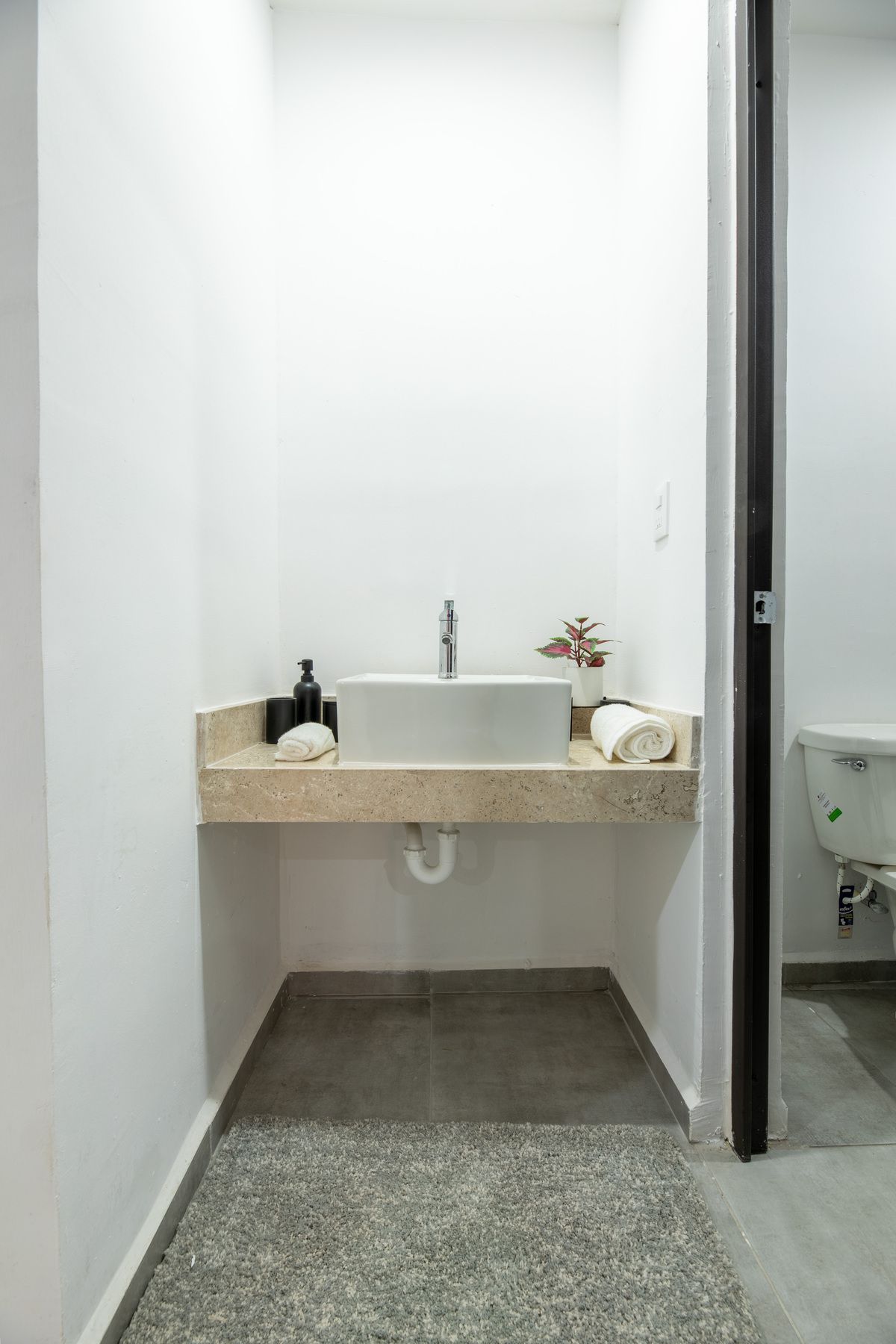 3 de 11: Medio Baño