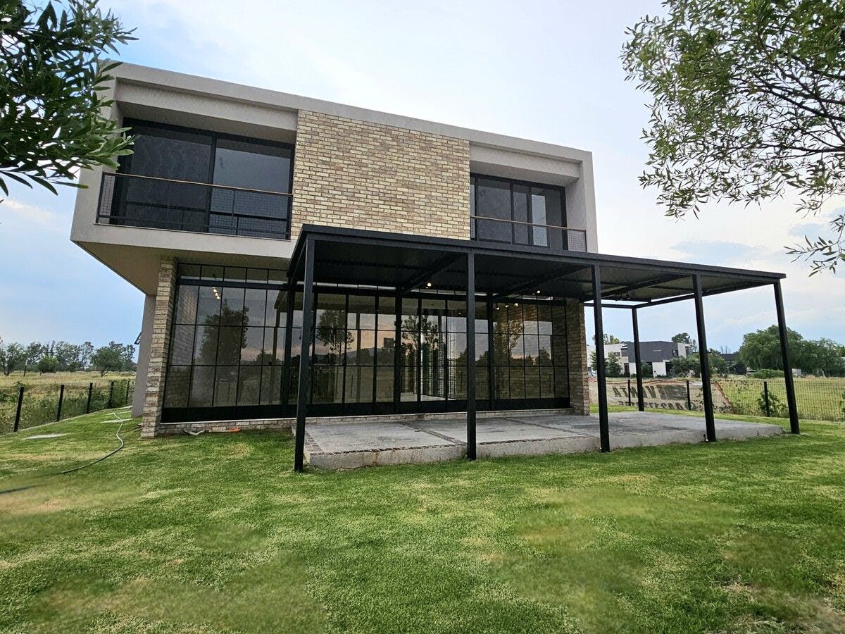 Venta casa Viñedos El Polo. Padel, tenis, polo, golf, ski acuático. Querétaro.
