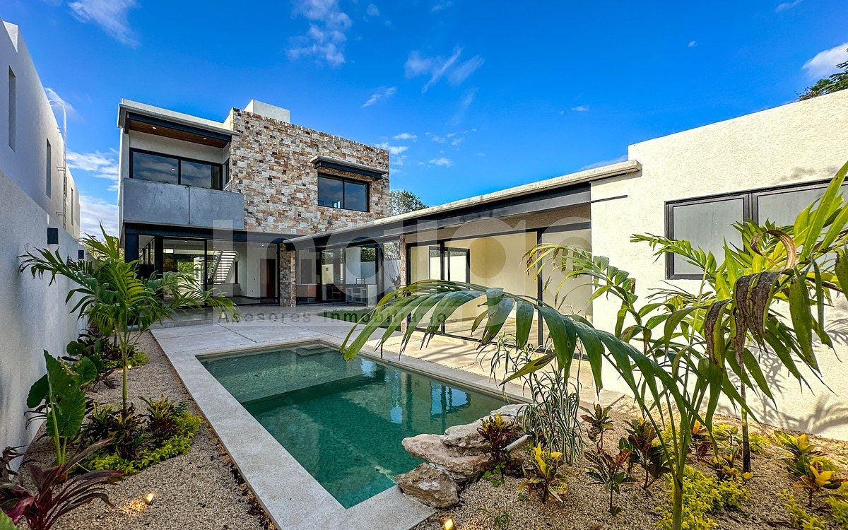 Casa en Venta en Mérida en Privada Provincia con Campo de Golf