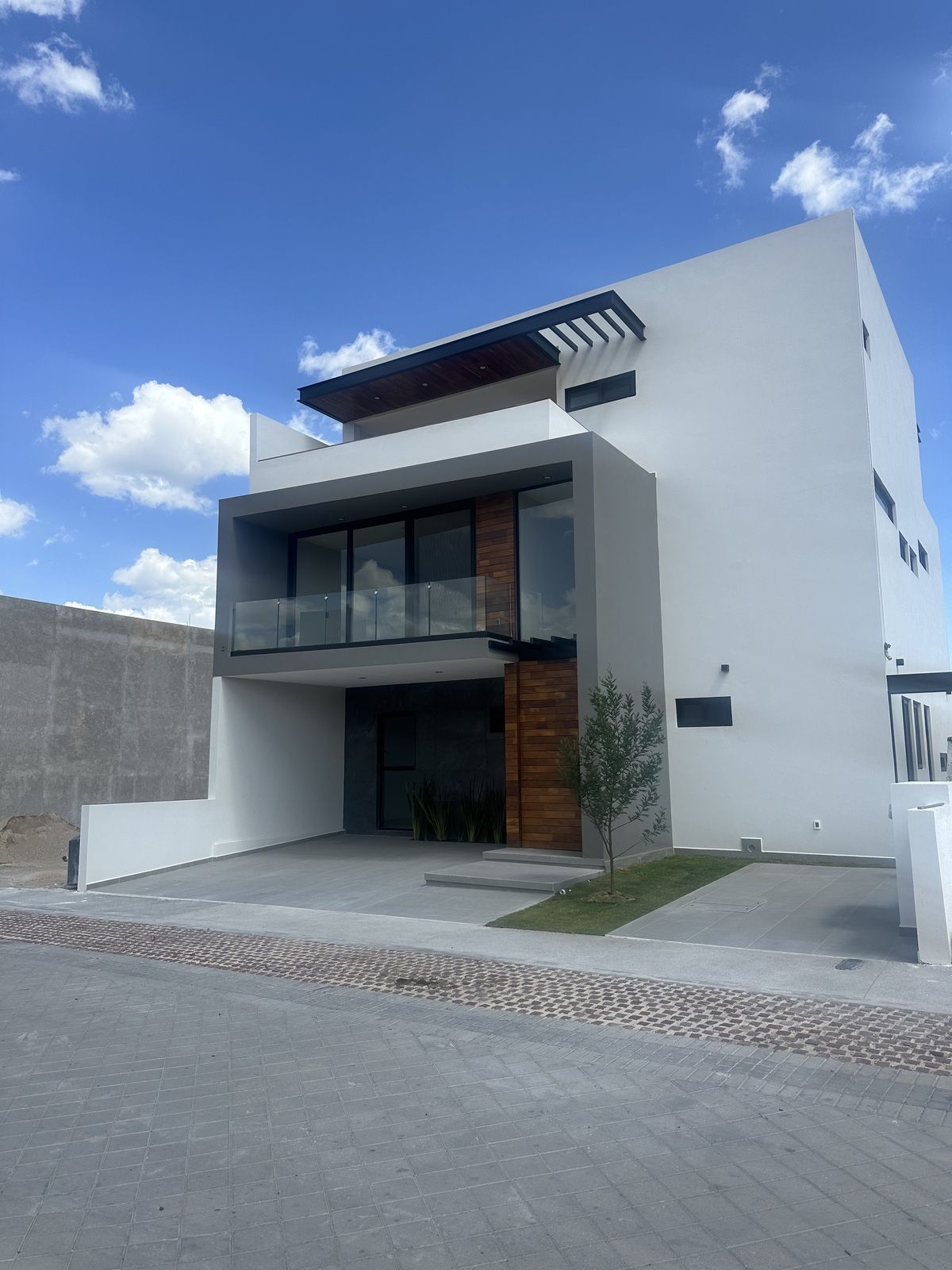 LA VISTA RESIDENCIAL $ 8 900 000