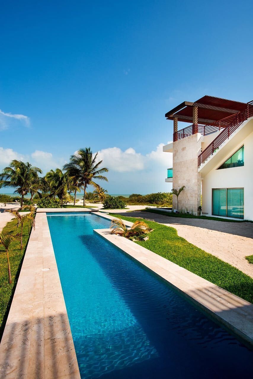 2 of 5: Alberca de la,privada con vista hacia el mar