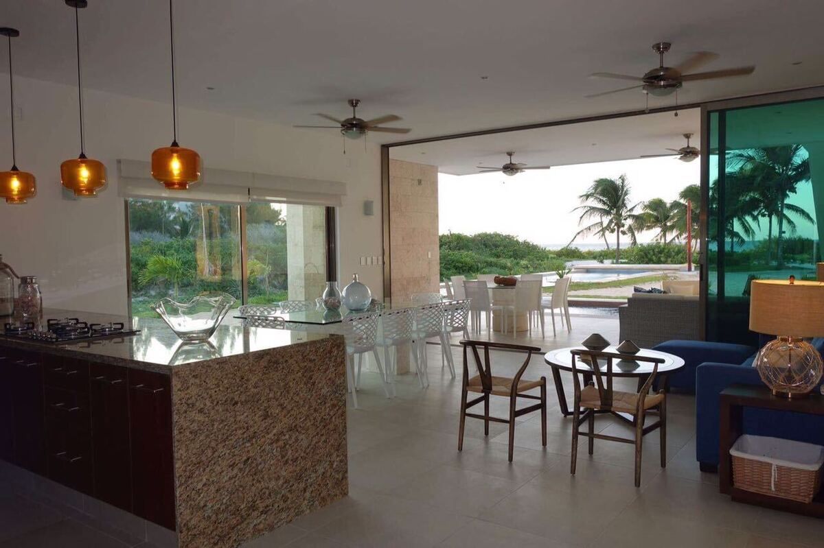 3 of 5: Estancia cocina, sala, comedor, terraza