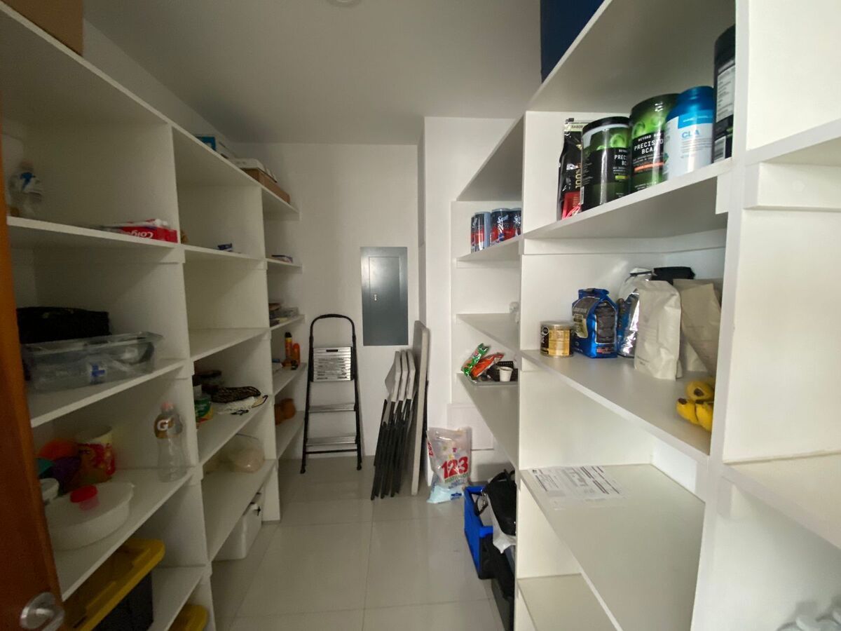 16 de 37: Despensa en cocina