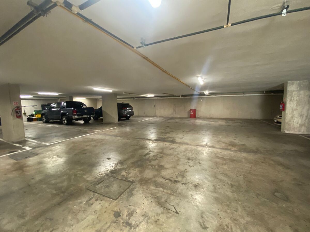 36 de 37: 4 estacionamientos