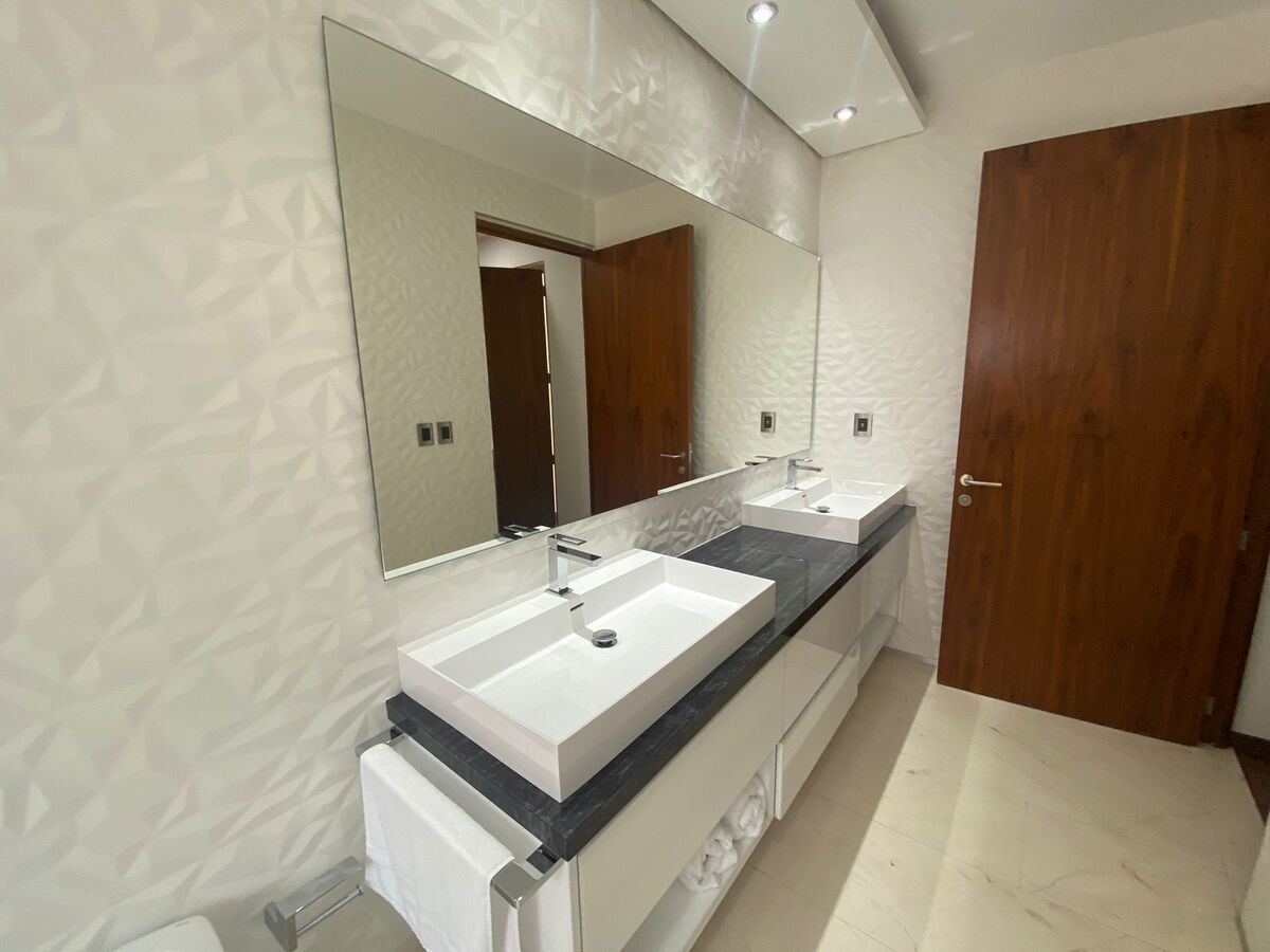 25 de 37: Baño recámara secundaria