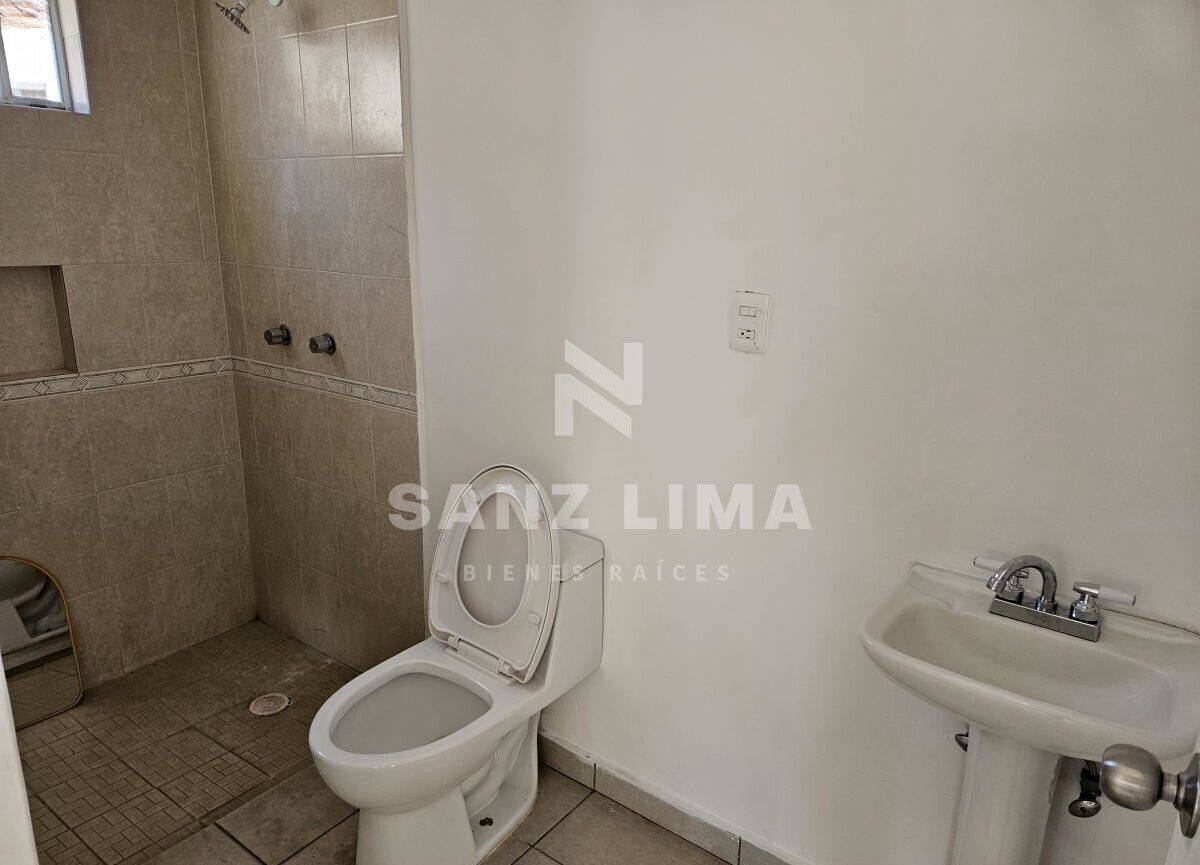 17 de 24: Baño completo en planta alta